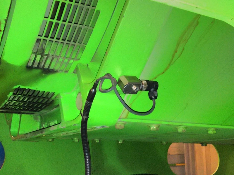 DiBOX vibration sensor mounting example